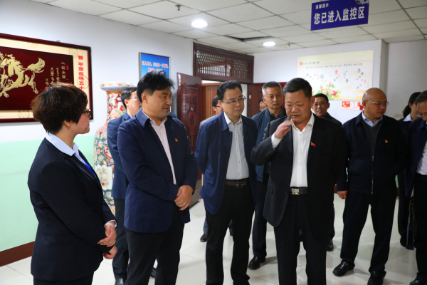 河南省新鄉(xiāng)市委常委、組織部長王樂新來平原商場調(diào)研